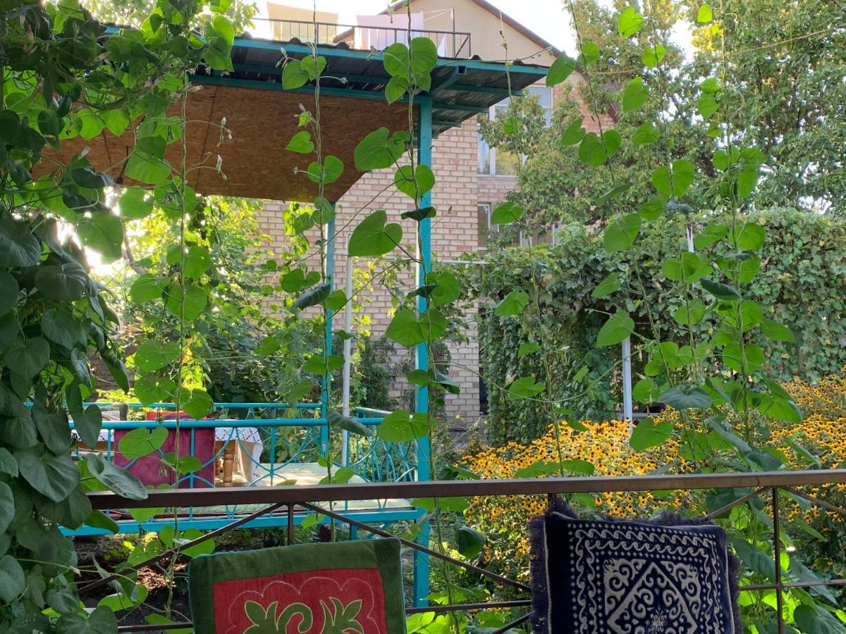 Sakura Guesthouse Bishkek Exterior foto