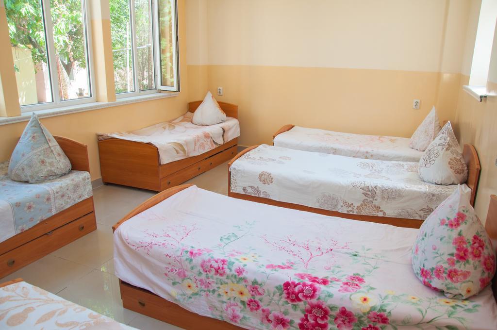 Sakura Guesthouse Bishkek Exterior foto