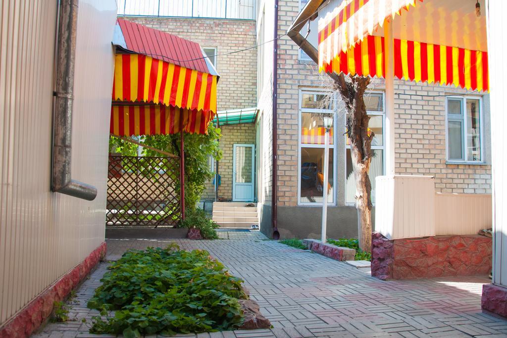 Sakura Guesthouse Bishkek Exterior foto